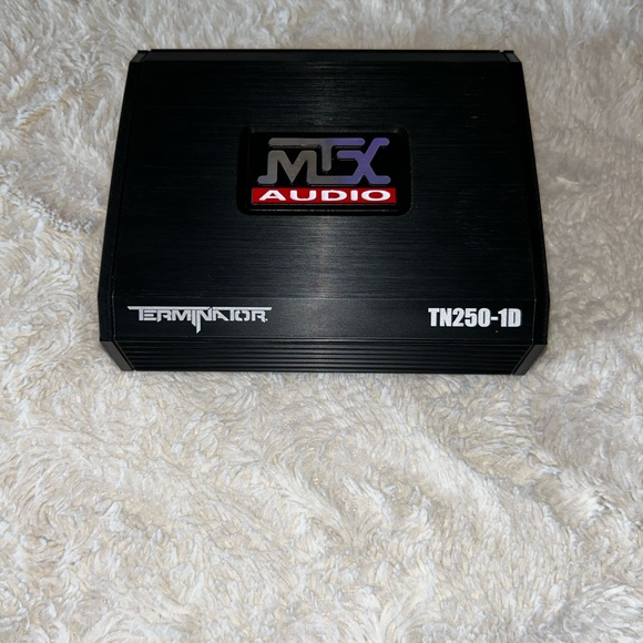 Class-D monoblock amplifier delivers a solid 250 watts. Very good condition - Picture 4 of 7